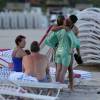 Radamel Falcao a passé la journée du 17 juillet 2015 sur une plage de Miami avec son épouse Lorelei et ses filles Dominique et Desirée