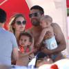 Radamel Falcao a passé la journée du 17 juillet 2015 sur une plage de Miami avec son épouse Lorelei et ses filles Dominique et Desirée