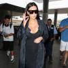 Kim Kardashian, enceinte, arrive à l'aéroport de LAX à Los Angeles. Le 19 juillet 2015.