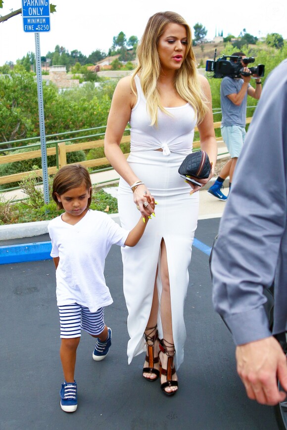 Kris Jenner, Khloé, Kourtney Kardashian et son fils Mason arrivent au restaurant Jinky's Kanan Cafe à Agoura Hills. Los Angeles, le 21 juillet 2015.