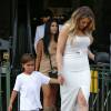 Kris Jenner, Khloé, Kourtney Kardashian et son fils Mason quittent le restaurant Jinky's Kanan Cafe à Agoura Hills. Los Angeles, le 21 juillet 2015.