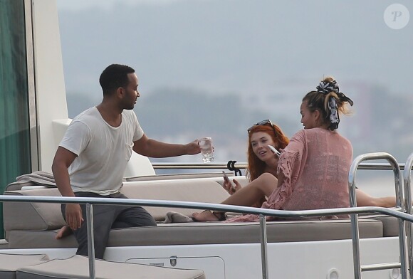 Exclusif - John Legend et son épouse Chrissy Teigen en vacances sur un yacht à Saint-Tropez, le 21 juillet 2015.