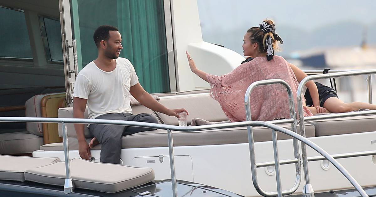 Exclusif - John Legend, sa femme Chrissy Teigen et une amie profitent
