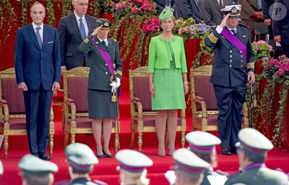 Le prince Lorenz, la princesse Astrid, la princesse Claire et le prince Laurent de Belgique lors du défilé militaire de la Fête nationale, le 21 juillet 2015 à Bruxelles.