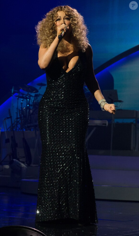 Mariah Carey (robe Hervé L, Leroux) en concert au Caesars Palace à Las Vegas. Le 6 mai 2015