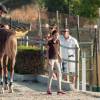 L'infante Elena d'Espagne et sa fille Victoria, 14 ans, ont entamé leurs vacances ensemble le 19 juillet 2015 en s'entraînant à l'Ecole d'art équestre Costa del Sol, à Marbella.
