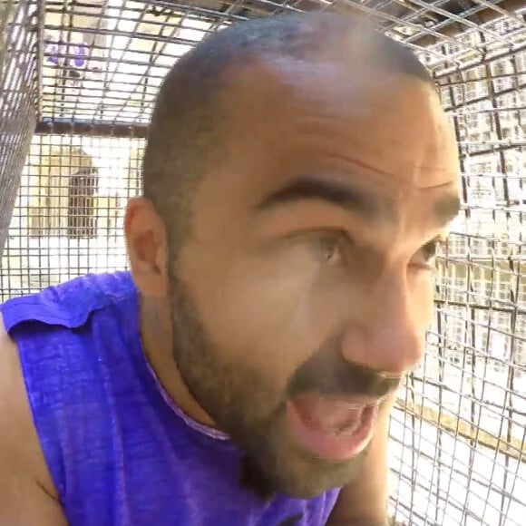 Tony Parker pendant une épreuve dans l'émission Fort Boyard diffusée le samedi 25 juillet 2015.