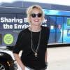 Sharon Stone arrive à l'aéroport de LAX à Los Angeles pour prendre l’avion, le 21 juillet 2015.