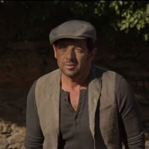 Patrick Bruel dans le clip Corsica