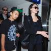 Angelina Jolie et son fils Maddox arrivant à l'aéroport de Los Angeles, le 25 avril 2015. 