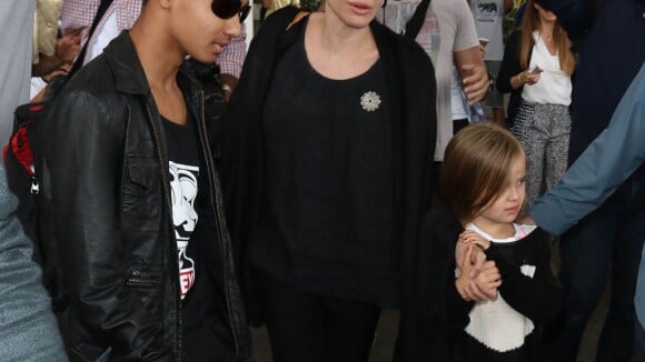 Angelina Jolie avec son fils Maddox sur les traces de son passé