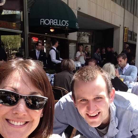 Harry Melling avec une amie à New York (photo postée le 4 mai 2014)