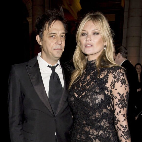 Kate Moss et son mari Jamie Hince - Gala "Alexander McQueen : Savage Beauty" au Victoria and Albert Museum à Londres, le 12 mars 2015.