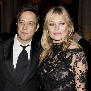 Kate Moss et son mari Jamie Hince - Gala "Alexander McQueen : Savage Beauty" au Victoria and Albert Museum à Londres, le 12 mars 2015.