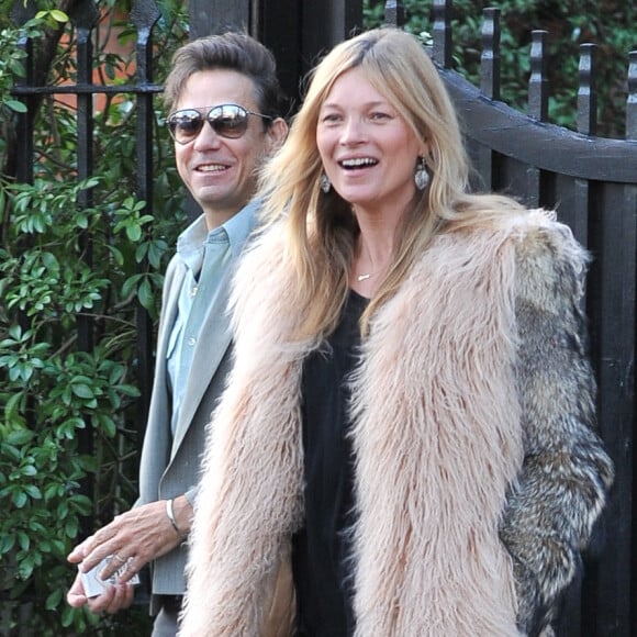 Kate Moss sort de chez elle pour aller fêter son 41ème anniversaire avec son mari Jamie Hince à Londres, le 16 janvier 2015.