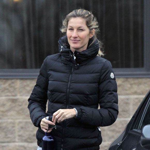 Exclusif - Gisele Bundchen à la sortie de son cours de yoga à Boston, le 3 janvier 2015