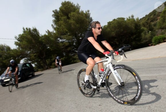 Nicolas Sarkozy à vélo dans la forêt des Maures, au Lavandou, le 7 juillet 2014
