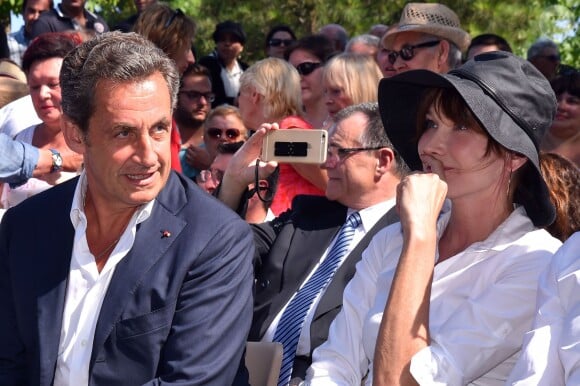 Nicolas Sarkozy et sa belle Carla Bruni-Sarkozy au jardin Albert 1er de Nice le 19 juillet 2015