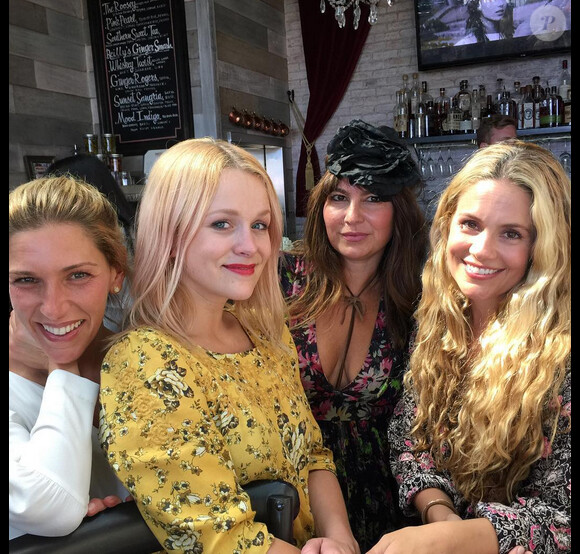 Odette Annable a réuni ses copines Cacee Cobb, Adrienne Sands, et Nicole Chavez lors de sa baby-shower organisée dans un restaurant de West Hollywood, le 1er aout 2015.