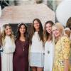 Odette Annable a posté une photo avec ses copines lors de sa baby-shower organisée dans un restaurant de West Hollywood, le 1er aout 2015 sur Instagram.