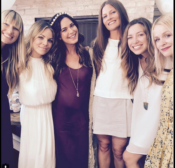 Dave Annable a posté une photo de sa femme Odette (enceinte) avec ses copines lors de sa baby-shower, le 1er aout 2015 sur Instagram.