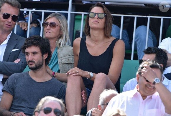 Laure Manaudou et son compagnon Jérémy Frérot dans les tribunes de Roland-Garros à Paris, le 7 juin 2015