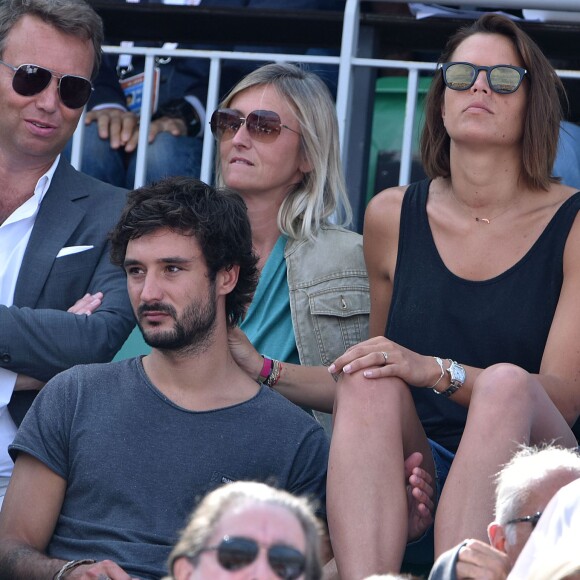 Laure Manaudou et son compagnon Jérémy Frérot dans les tribunes de Roland-Garros à Paris, le 7 juin 2015