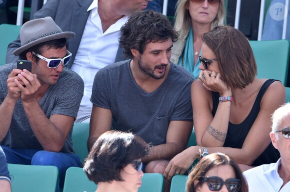 Laure Manaudou et son compagnon Jérémy Frérot dans les tribunes de Roland-Garros à Paris, le 7 juin 2015