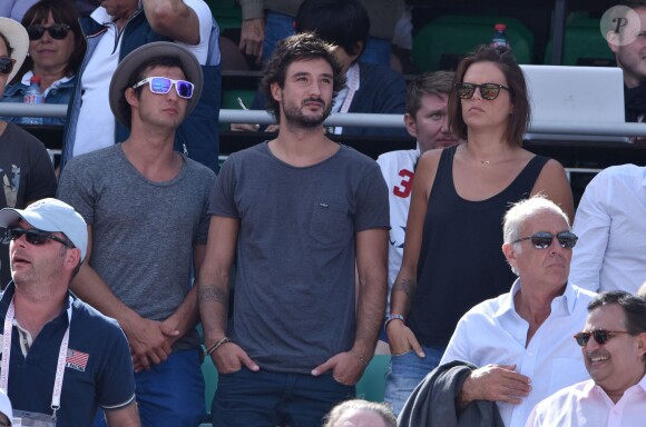 Laure Manaudou et son compagnon Jérémy Frérot dans les tribunes de Roland-Garros à Paris, le 7 juin 2015