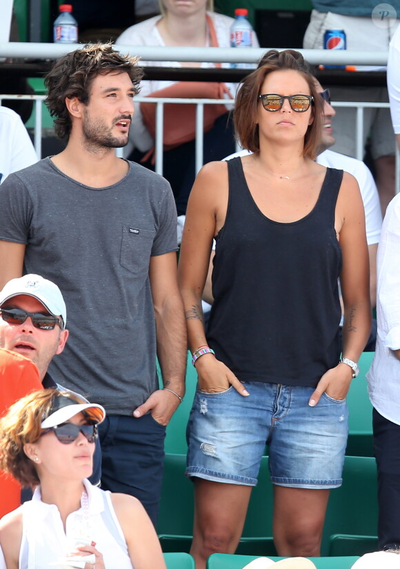 Laure Manaudou et son compagnon Jérémy Frérot dans les tribunes de Roland-Garros à Paris, le 7 juin 2015