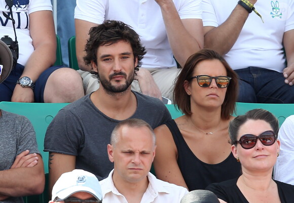 Laure Manaudou et son compagnon Jérémy Frérot dans les tribunes de Roland-Garros à Paris, le 7 juin 2015