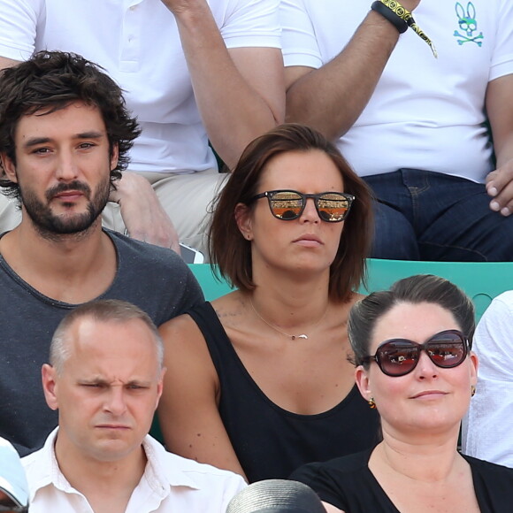 Laure Manaudou et son compagnon Jérémy Frérot dans les tribunes de Roland-Garros à Paris, le 7 juin 2015