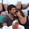 Laure Manaudou et son compagnon Jérémy Frérot, amoureux dans les tribunes de Roland-Garros à Paris, le 7 juin 2015