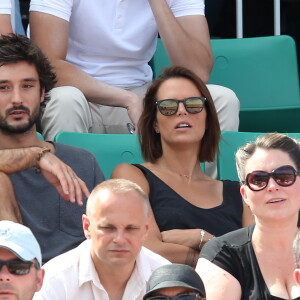 Laure Manaudou et son compagnon Jérémy Frérot dans les tribunes de Roland-Garros à Paris, le 7 juin 2015