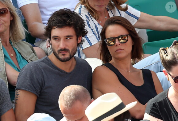 Laure Manaudou et son compagnon Jérémy Frérot dans les tribunes de Roland-Garros à Paris, le 7 juin 2015