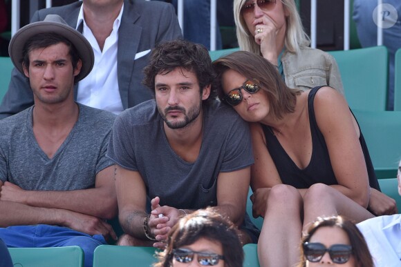 Laure Manaudou et son compagnon Jérémy Frérot dans les tribunes de Roland-Garros à Paris, le 7 juin 2015