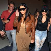 Les Kardashian : Kim, enceinte et en voyage, abandonne ses soeurs