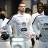 Morgan Schneiderlin, Karim Benzema et Bacary Sagna avant le match France - Brésil au Stade de France à Saint-Denis, le 26 mars 2015