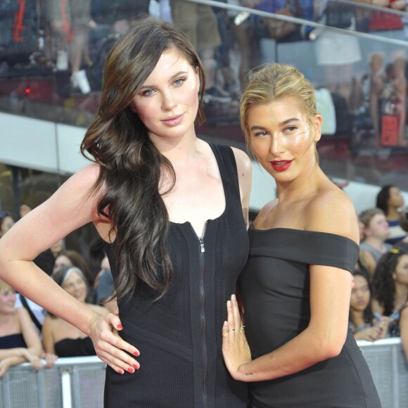 Ireland Baldwin et Hailey Baldwin à la première de 'Mission Impossible: Rogue Nation' à New York, le 27 juillet 2015  