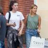 Hailey Baldwin et Ireland Baldwin font du shopping à New York le 28 juillet 2015