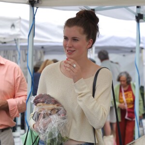 Exclusive - Ireland Baldwin au Farmers Market de Malibu, Los Angeles, le 5 juillet 2015