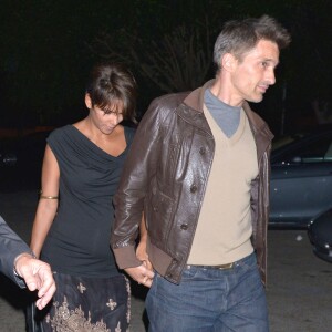 Halle Berry enceinte et son mari Olivier Martinez à West Hollywood le 30 juillet 2013.