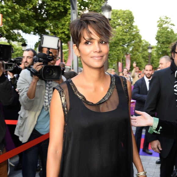 Exclusif - Halle Berry enceinte lors du Champs-Elysées Film Festival 2013 à Paris le 13 juin 2013.
