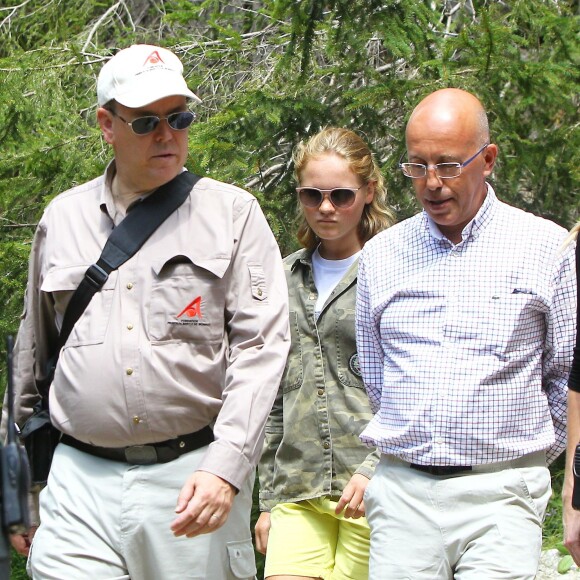 Exclusif - Le prince Albert II de Monaco visitait en compagnie d'Eric Ciotti le 5 août 2015 le Parc Alpha, au Boréon à Saint-Martin-Vésubie (Alpes-Maritimes), où vivent 22 loups du Mercantour en trois meutes. Précédemment, le souverain monégasque, fervent défenseur de l'environnement, était allé observer dans les environs de Saint-Etienne du Tinée le gypaéton Aunos.