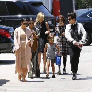 Le clan Kardashian (Kim Kardashian enceinte, Kourtney Kardashian et son fils Mason Disick, Kendall et Kylie Jenner, Kris Jenner et son compagnon Corey Gamble) va voir "The Phantom of the Opera" au Pantages Theatre à Hollywood, le 26 juillet 2015, pour fêter l'anniversaire de Mary Jo Shannon (née Campbell), la mère de Kris Jenner et grand-mère des filles Kardashian/Jenner. 