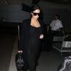 Kim Kardashian enceinte arrive à l'aéroport de LAX à Los Angeles, le 22 juillet 2015 