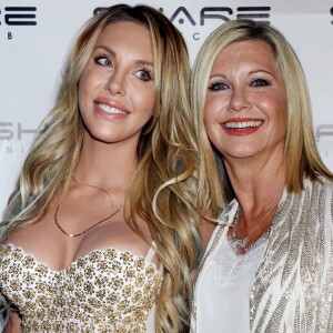 Olivia Newton-John et sa fille Chloe Lattanzi lors de la soirée pour les 35 ans du film Xanadu à Las Vegas, le 9 août 2015