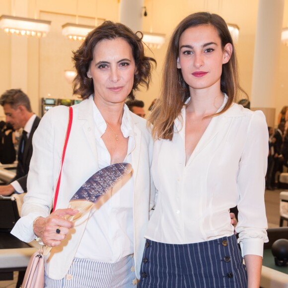 Ines de la Fressange et Nine d'Urso au défilé de mode "Chanel" Haute-Couture Automne-Hiver 2015/2016 à Paris le 7 juillet 2015