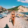 Natasha Oakley sexy à Ibiza