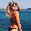 Natasha Oakley torride à Ibiza